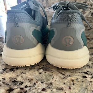 🍋 Lululemon🍋 Blissfeel Running Shoes size 6.5 in Cloud Blue